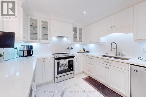 227 Chalfield Lane, Mississauga, ON - Indoor Photo Showing Kitchen With Double Sink With Upgraded Kitchen