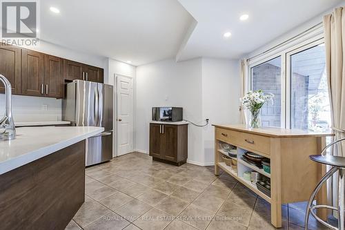 2785 Lindholm Crescent, Mississauga, ON - Indoor Photo Showing Kitchen