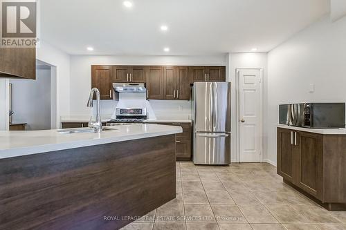 2785 Lindholm Crescent, Mississauga, ON - Indoor Photo Showing Kitchen