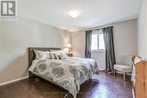 2785 Lindholm Crescent, Mississauga, ON - Indoor Photo Showing Bedroom