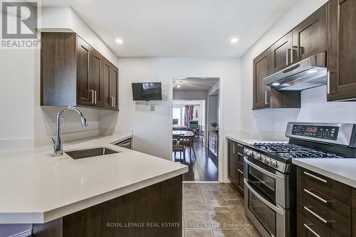 2785 Lindholm Crescent, Mississauga, ON - Indoor Photo Showing Kitchen With Upgraded Kitchen