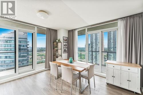 2704 - 2230 Lake Shore Boulevard W, Toronto, ON - Indoor Photo Showing Dining Room