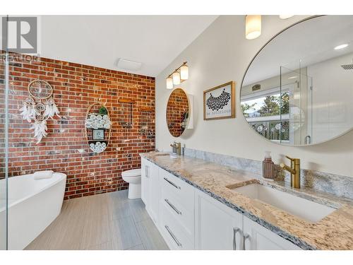 1195 Koby Court, Kelowna, BC - Indoor Photo Showing Bathroom