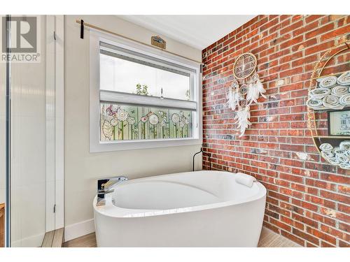 1195 Koby Court, Kelowna, BC - Indoor Photo Showing Bathroom