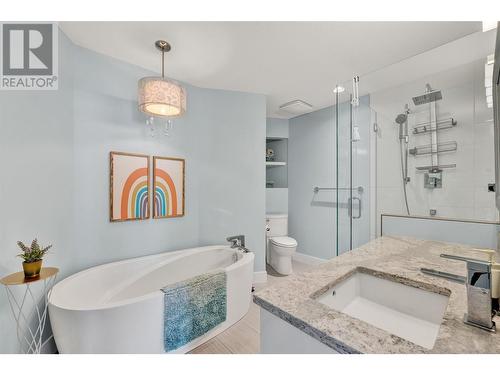 1195 Koby Court, Kelowna, BC - Indoor Photo Showing Bathroom