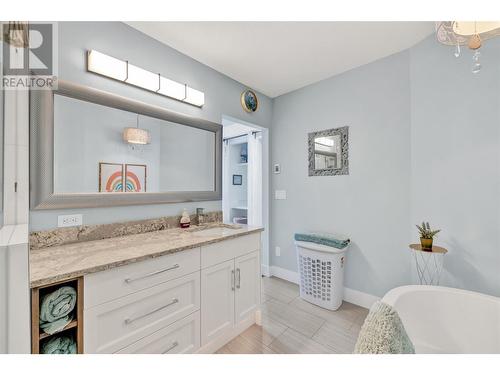 1195 Koby Court, Kelowna, BC - Indoor Photo Showing Bathroom