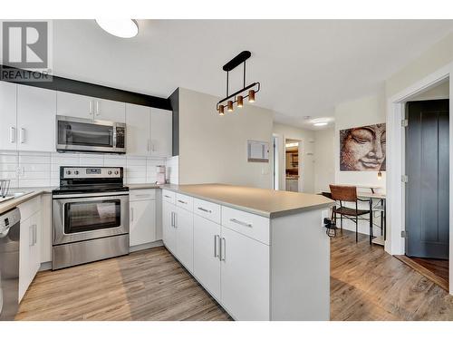 1195 Koby Court, Kelowna, BC - Indoor Photo Showing Kitchen With Upgraded Kitchen