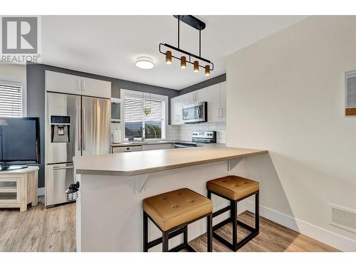 1195 Koby Court, Kelowna, BC - Indoor Photo Showing Kitchen