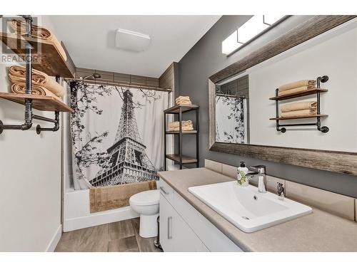 1195 Koby Court, Kelowna, BC - Indoor Photo Showing Bathroom