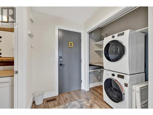 1195 Koby Court, Kelowna, BC - Indoor Photo Showing Laundry Room