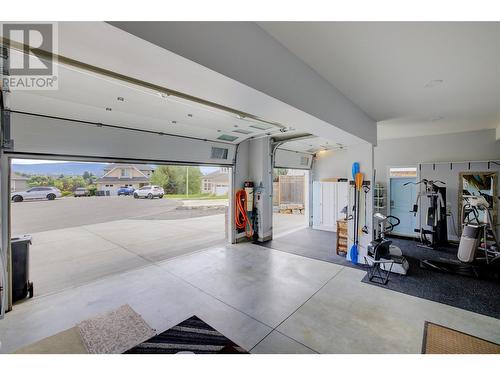 1195 Koby Court, Kelowna, BC - Indoor Photo Showing Garage