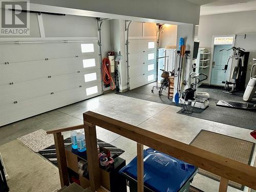 1195 Koby Court, Kelowna, BC - Indoor Photo Showing Garage