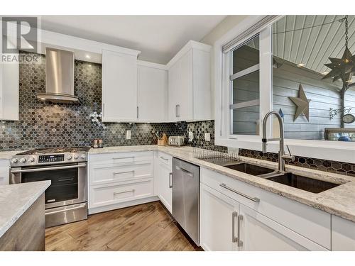 1195 Koby Court, Kelowna, BC - Indoor Photo Showing Kitchen With Double Sink With Upgraded Kitchen