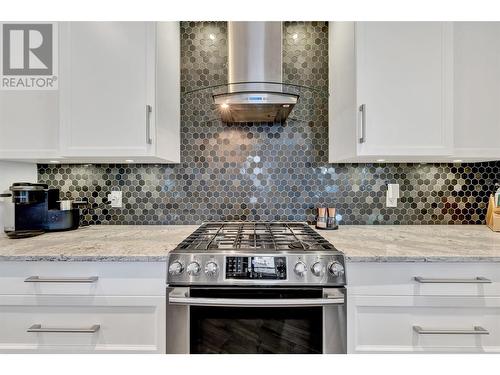 1195 Koby Court, Kelowna, BC - Indoor Photo Showing Kitchen With Upgraded Kitchen