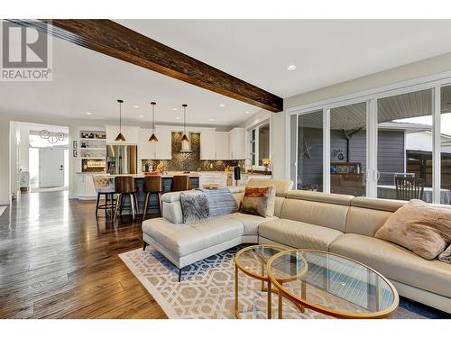 1195 Koby Court, Kelowna, BC - Indoor Photo Showing Living Room