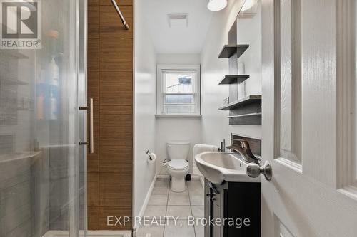 21 Logan Street, St. Catharines, ON - Indoor Photo Showing Bathroom