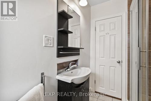 21 Logan Street, St. Catharines, ON - Indoor Photo Showing Bathroom