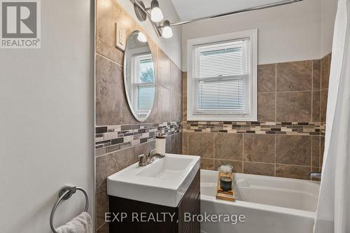 21 Logan Street, St. Catharines, ON - Indoor Photo Showing Bathroom