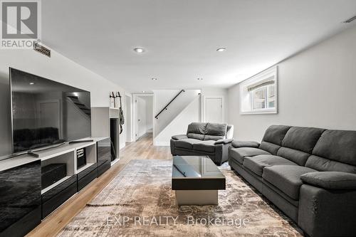 21 Logan Street, St. Catharines, ON - Indoor Photo Showing Living Room