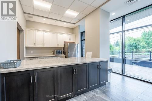 109 - 30 Hamilton Street S, Hamilton, ON - Indoor Photo Showing Kitchen