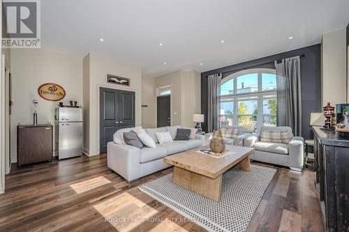 90 Cardigan Street, Guelph, ON - Indoor Photo Showing Living Room