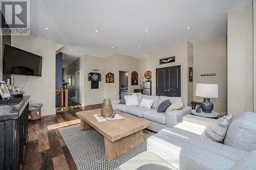 90 Cardigan Street, Guelph, ON - Indoor Photo Showing Living Room