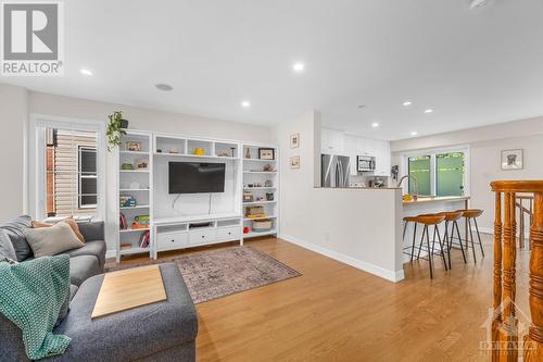 74 Trump Avenue, Ottawa, ON - Indoor Photo Showing Living Room