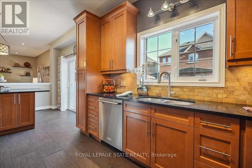 4 Cardiff Lane, Hamilton (Winona Park), ON - Indoor Photo Showing Kitchen With Double Sink