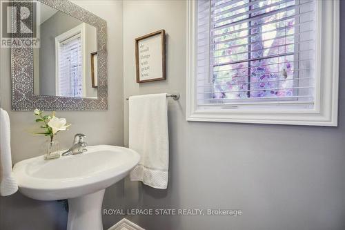 4 Cardiff Lane, Hamilton (Winona Park), ON - Indoor Photo Showing Bathroom