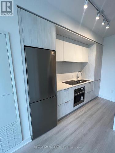 E1812 - 130 River Street, Toronto (Regent Park), ON - Indoor Photo Showing Kitchen