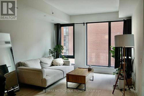 314 - 60 Colborne Street, Toronto, ON - Indoor Photo Showing Living Room