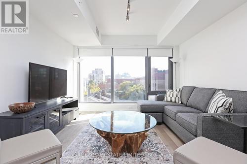 605 - 60 Colborne Street, Toronto, ON - Indoor Photo Showing Living Room