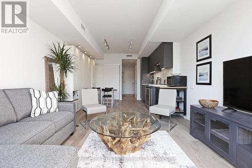 605 - 60 Colborne Street, Toronto, ON - Indoor Photo Showing Living Room