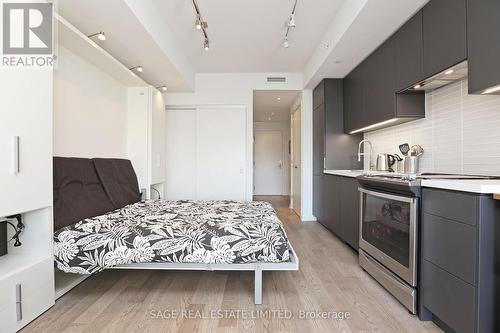 605 - 60 Colborne Street, Toronto, ON - Indoor Photo Showing Kitchen