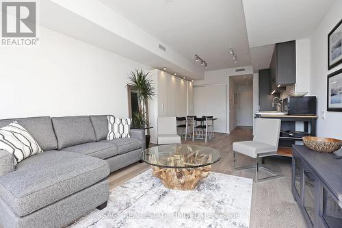 605 - 60 Colborne Street, Toronto, ON - Indoor Photo Showing Living Room