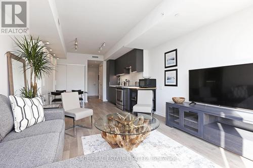 605 - 60 Colborne Street, Toronto, ON - Indoor Photo Showing Living Room