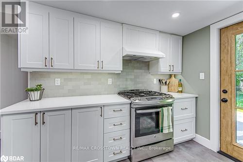 768 10Th Line, Innisfil, ON - Indoor Photo Showing Kitchen