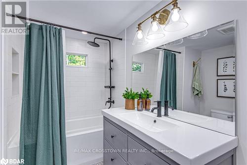 768 10Th Line, Innisfil, ON - Indoor Photo Showing Bathroom