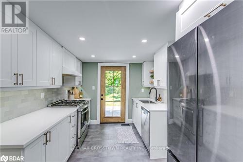 768 10Th Line, Innisfil, ON - Indoor Photo Showing Kitchen