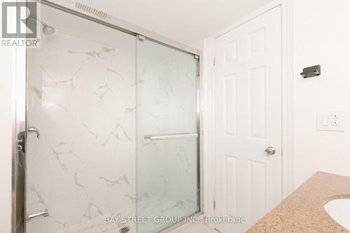 16 Honeybourne Crescent, Markham, ON - Indoor Photo Showing Bathroom