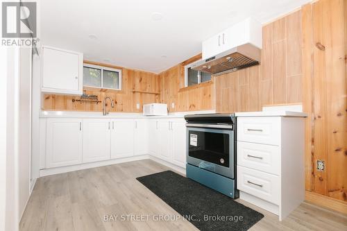 16 Honeybourne Crescent, Markham, ON - Indoor Photo Showing Kitchen