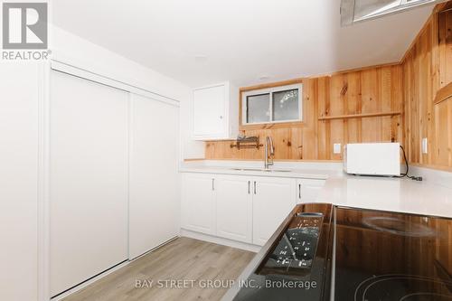 16 Honeybourne Crescent, Markham, ON - Indoor Photo Showing Kitchen