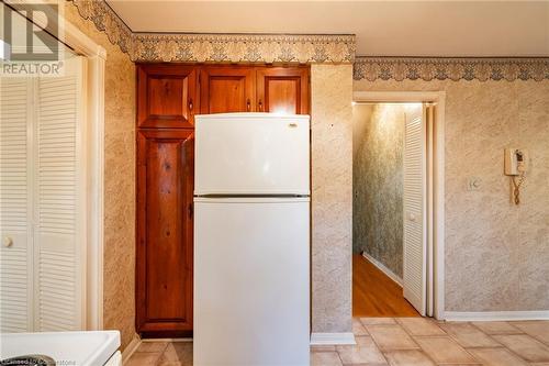 555 Letitia Court, Burlington, ON - Indoor Photo Showing Kitchen