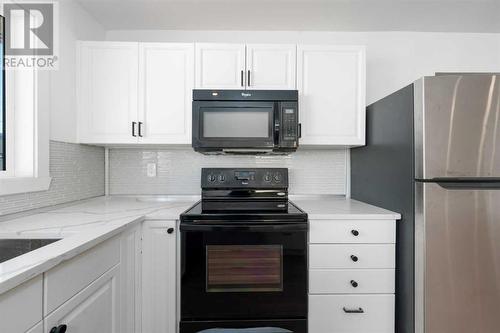 224 Penswood Way Se, Calgary, AB - Indoor Photo Showing Kitchen