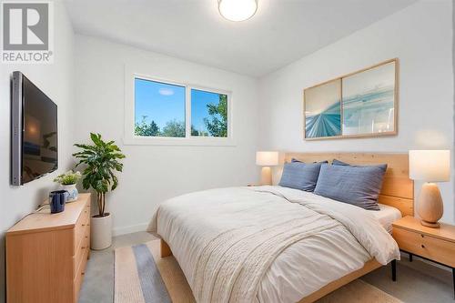 224 Penswood Way Se, Calgary, AB - Indoor Photo Showing Bedroom