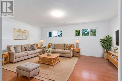 224 Penswood Way Se, Calgary, AB - Indoor Photo Showing Living Room