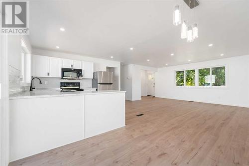 224 Penswood Way Se, Calgary, AB - Indoor Photo Showing Kitchen