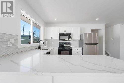 224 Penswood Way Se, Calgary, AB - Indoor Photo Showing Kitchen