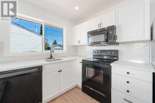 224 Penswood Way Se, Calgary, AB - Indoor Photo Showing Kitchen