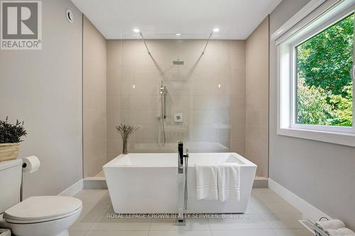 2208 Red Thorne Avenue, London, ON - Indoor Photo Showing Bathroom